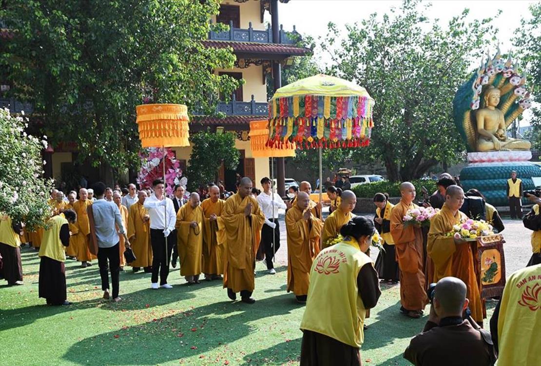 truyen-thong-phat-giao-viet-nam-sau-15-nam-tu-tin-phat-su-den-ket-noi-cong-dong_nguoiphattu_com_nhu luc pham ngoc son  (5).jpg